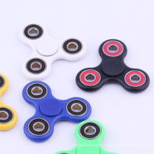 2017 vente chaude coloré 608 portant Fidget-Spinner